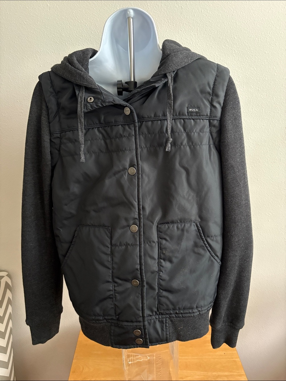 RVCA Men's Black Quilted Hooded Puffer with Knit Sleeves Size XS
